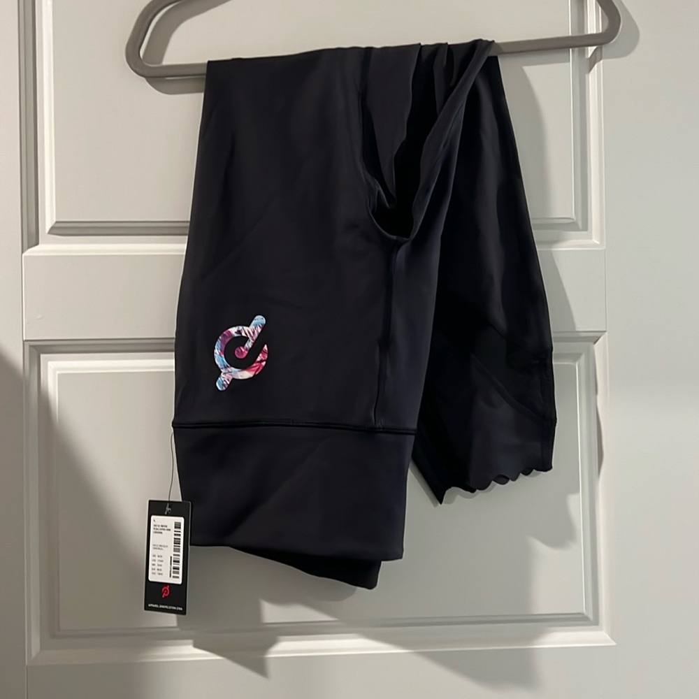 Peloton Move Scalloped Hem Legging